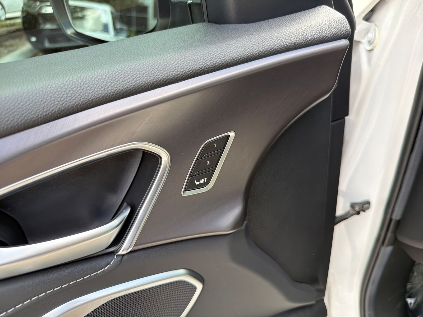 Used 2025 White Acura Base image 27