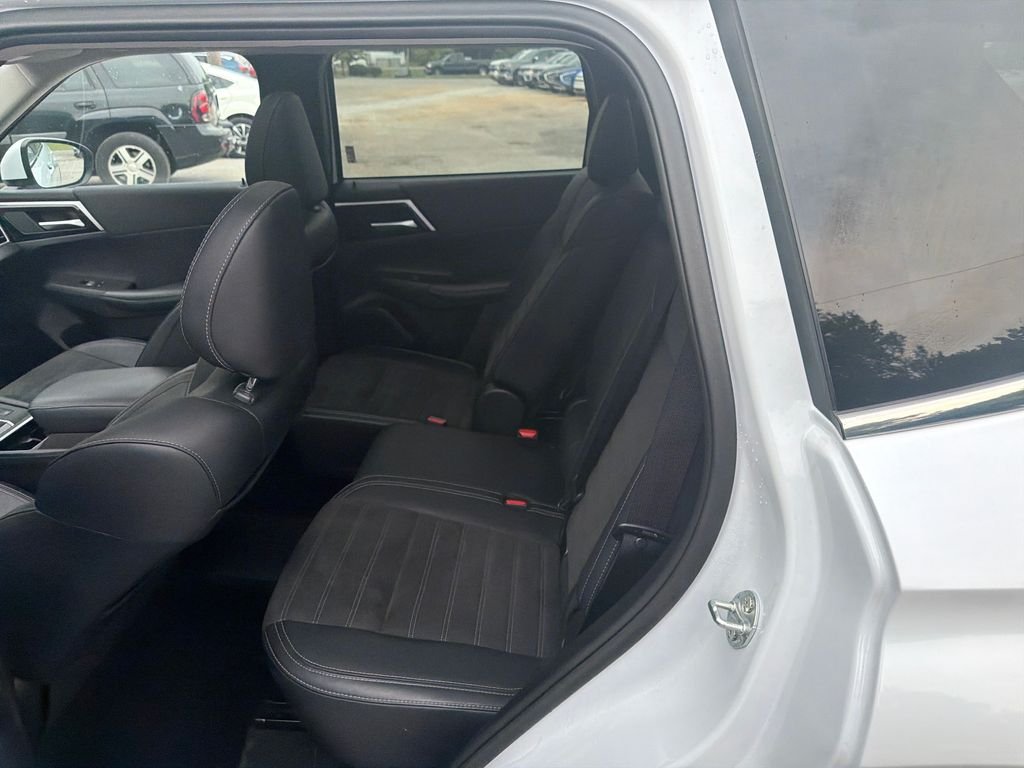 Used 2025 White Mitsubishi SE image 14