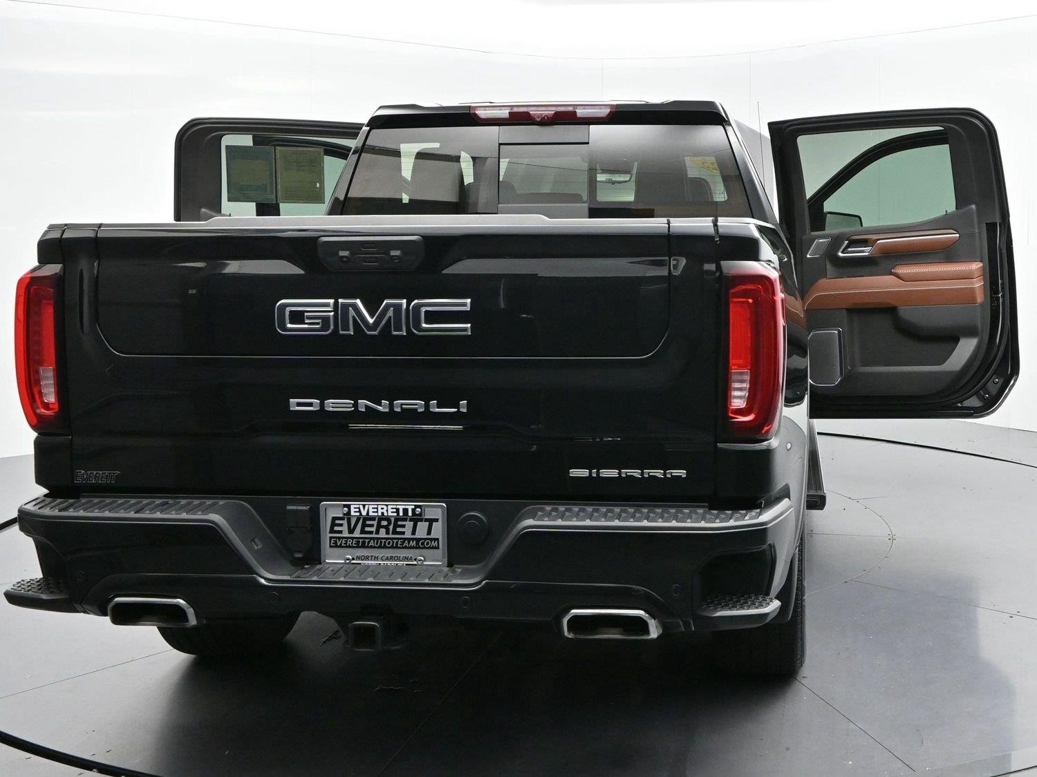 Used 2025 Onyx Black GMC Denali Ultimate image 46