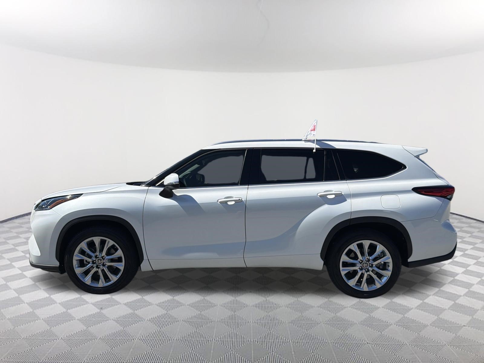 Used 2023 Wind Chill Pearl Toyota Limited image 14