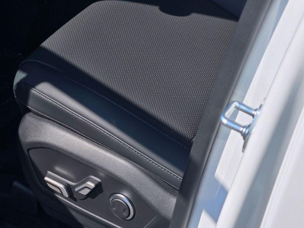 New 2027 White Hyundai SEL AWD image 23