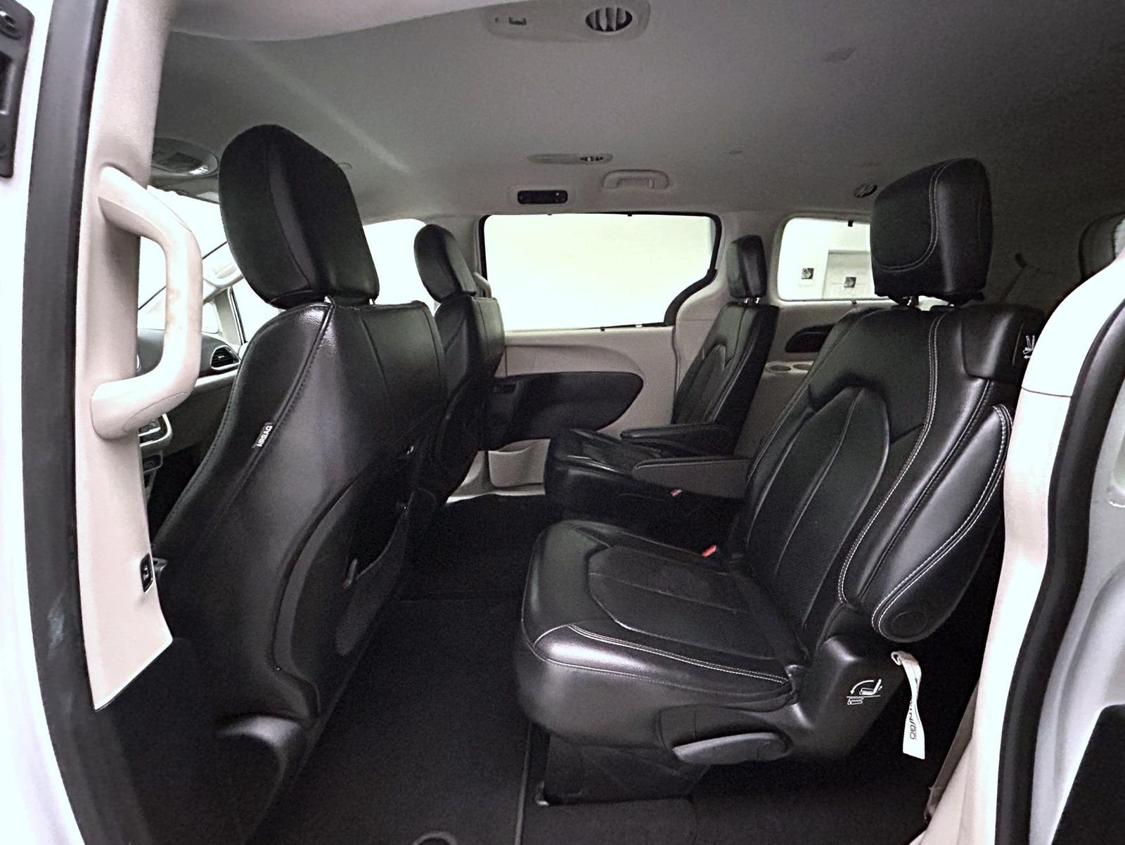 Used 2022 White Chrysler Touring L image 19