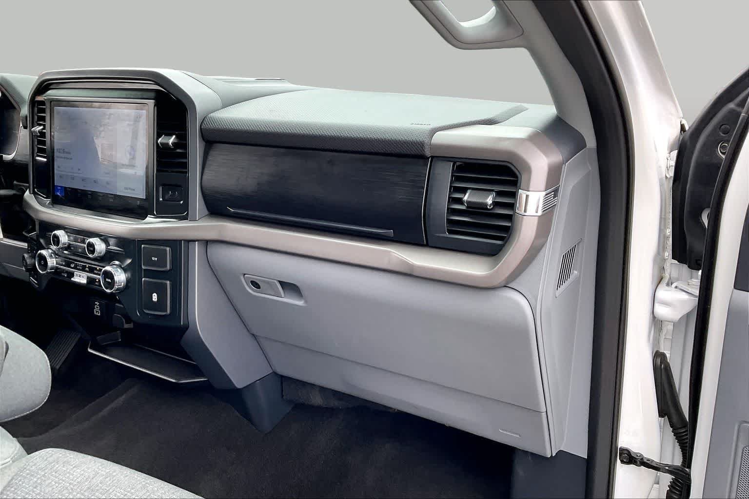 Used 2025 Oxford White Ford XLT image 18