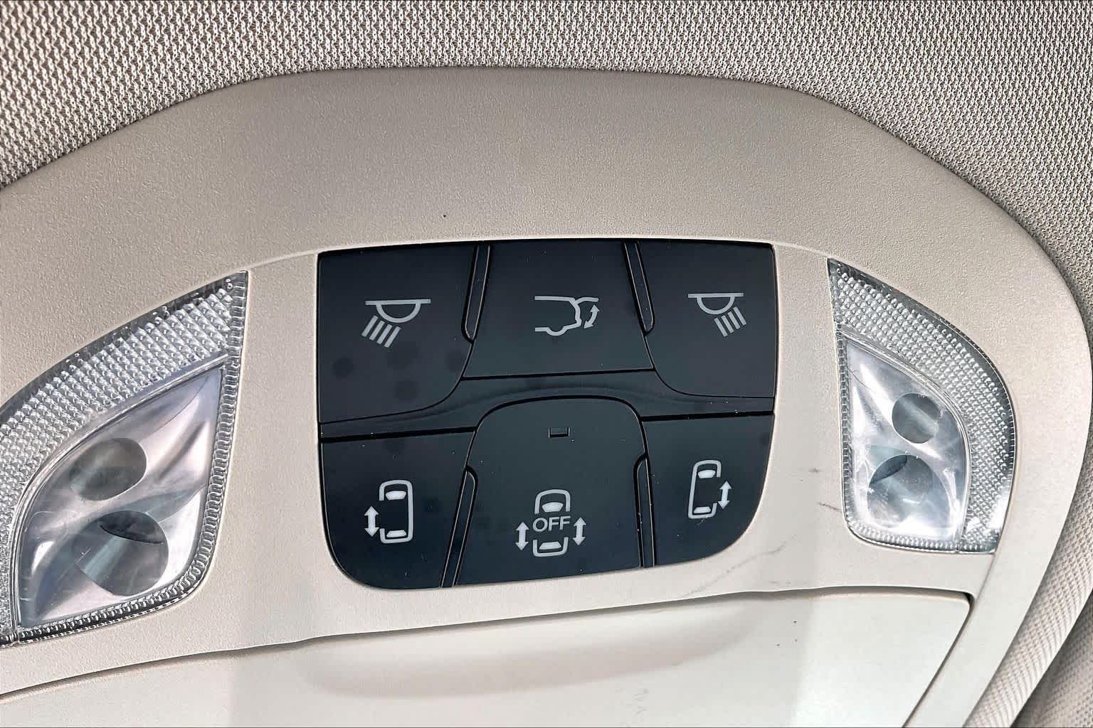 Used 2023 Bright White Clearcoat Chrysler Touring L image 30