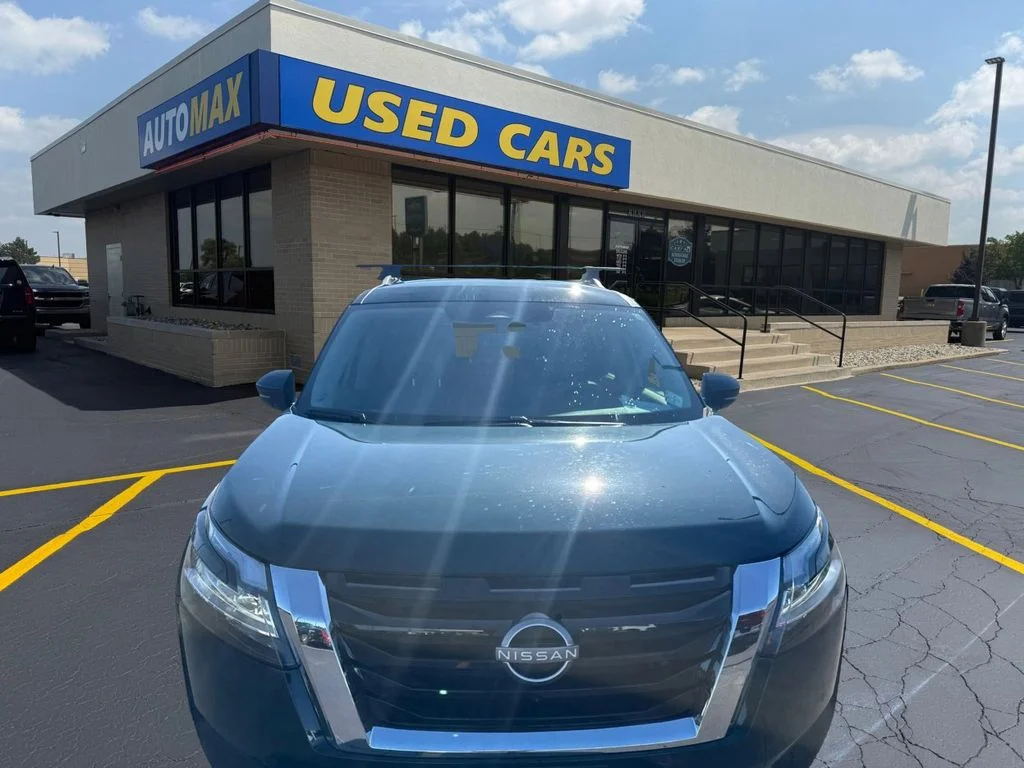 2023 Nissan Pathfinder SL 4WD's photo
