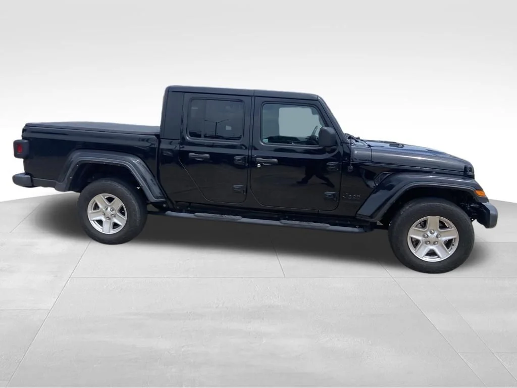 Used 2022 Black Jeep Sport image 9