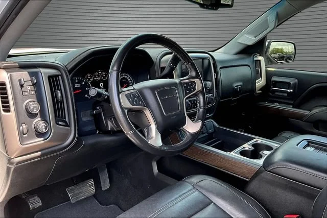 Used 2018 WHITE FROST TRICOAT GMC Denali image 18