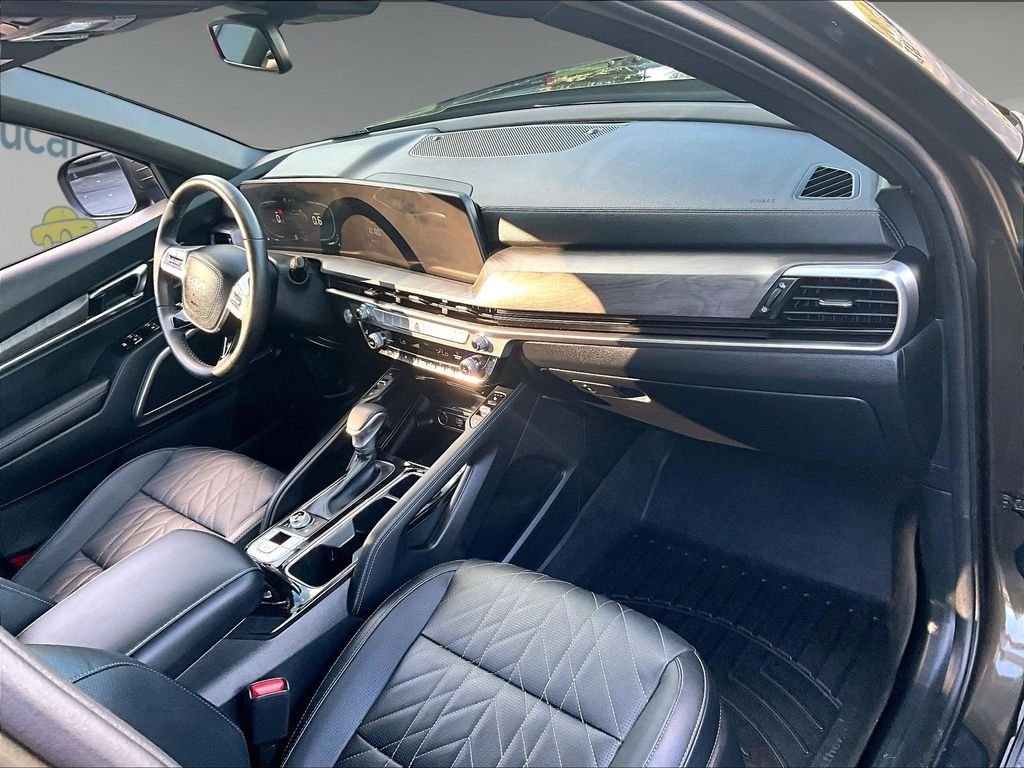 Used 2024 Green Kia EX X-Line image 22