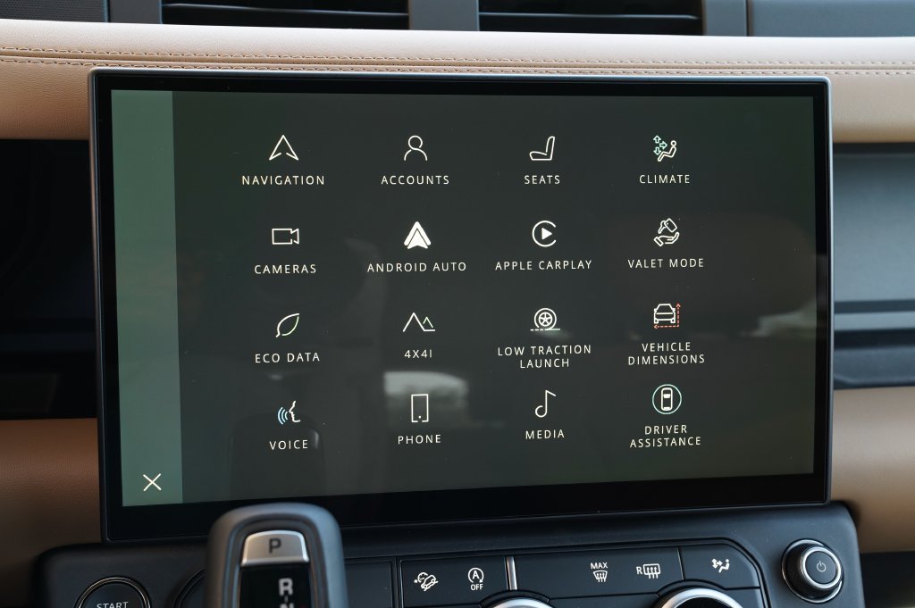 New 2026 Fuji White Land Rover X-Dynamic SE image 21