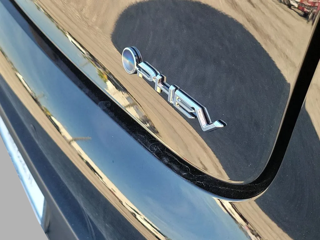2026 Toyota Prius Plug-in Hybrid SE - Photo 39