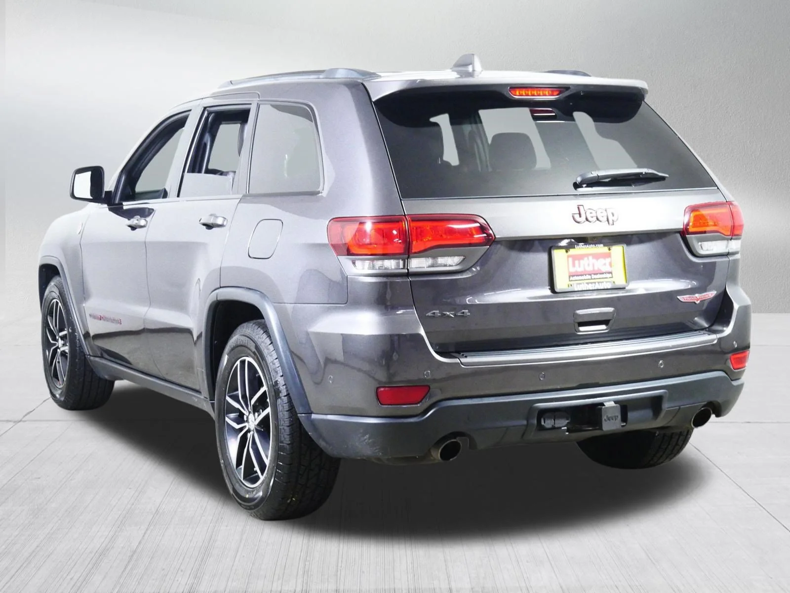 Used 2018 Granite Crystal Metallic Clearcoat Jeep Trailhawk image 5