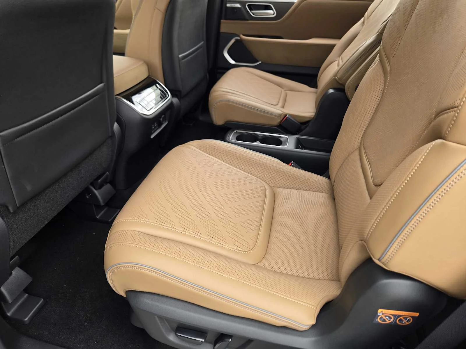 New 2026 RADIANT WHITE INFINITI Luxe 2WD image 18