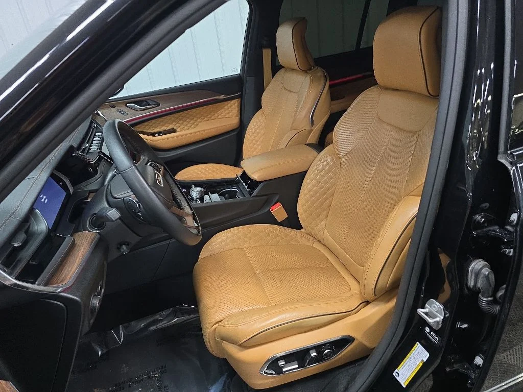 Used 2023 Black Jeep Summit image 31