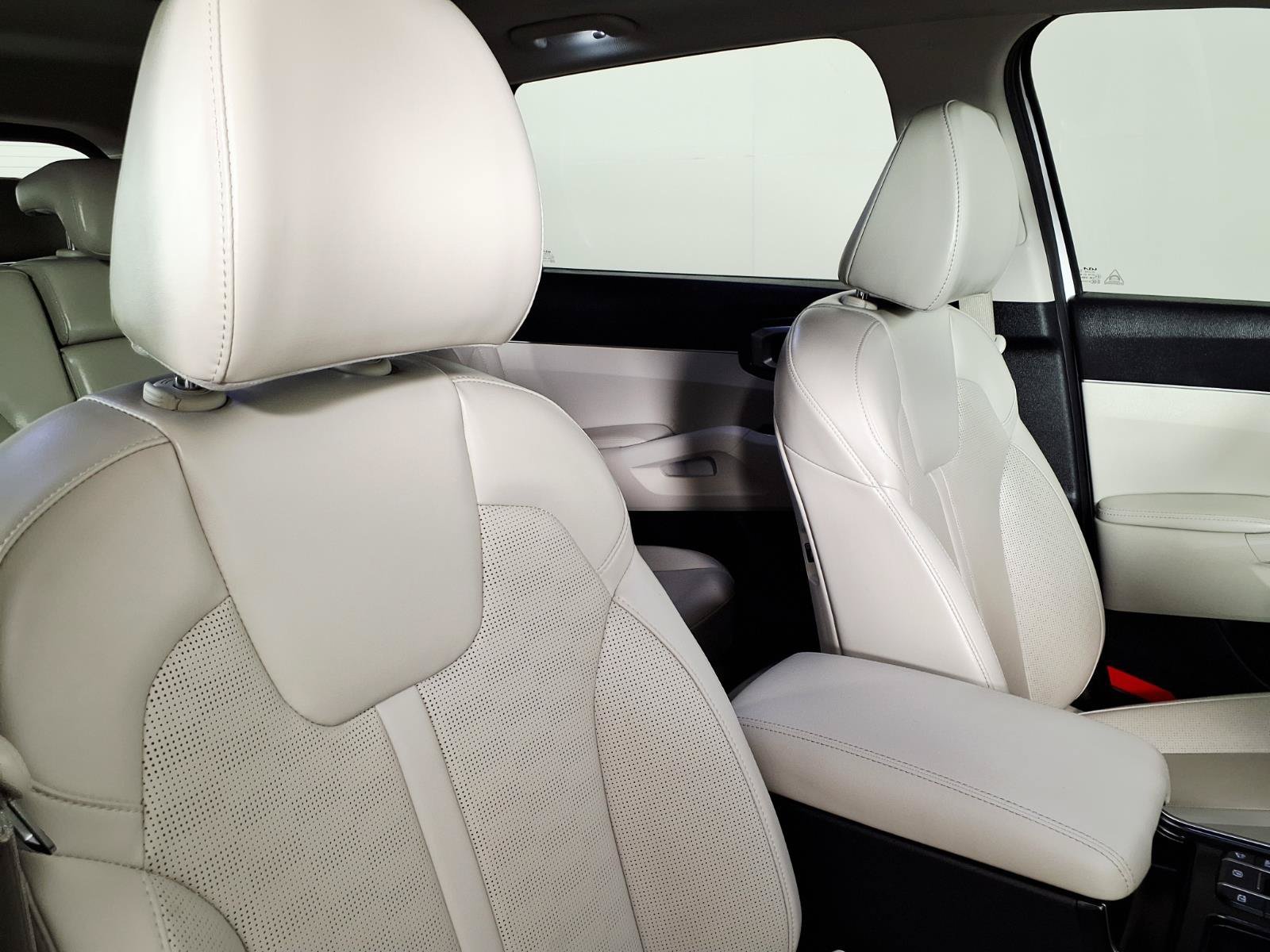 Used 2025 Glacial White Pearl Kia S image 10