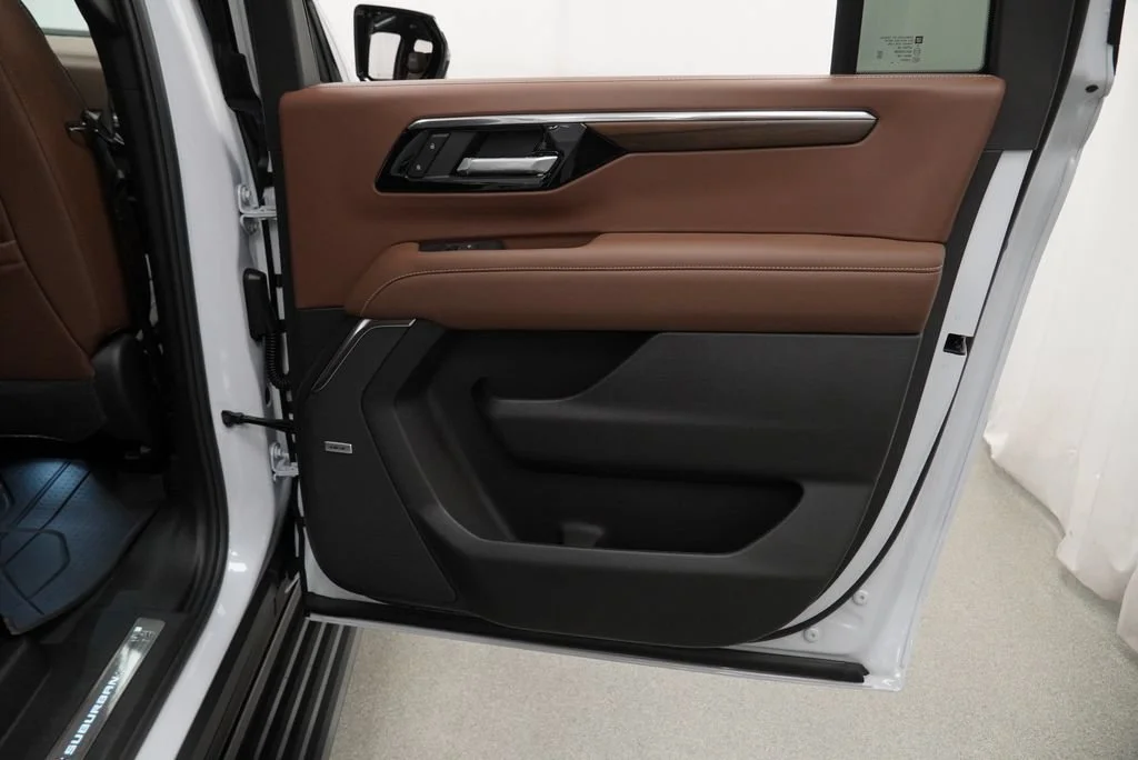 New 2026 Polar White Tricoat Chevrolet High Country image 31