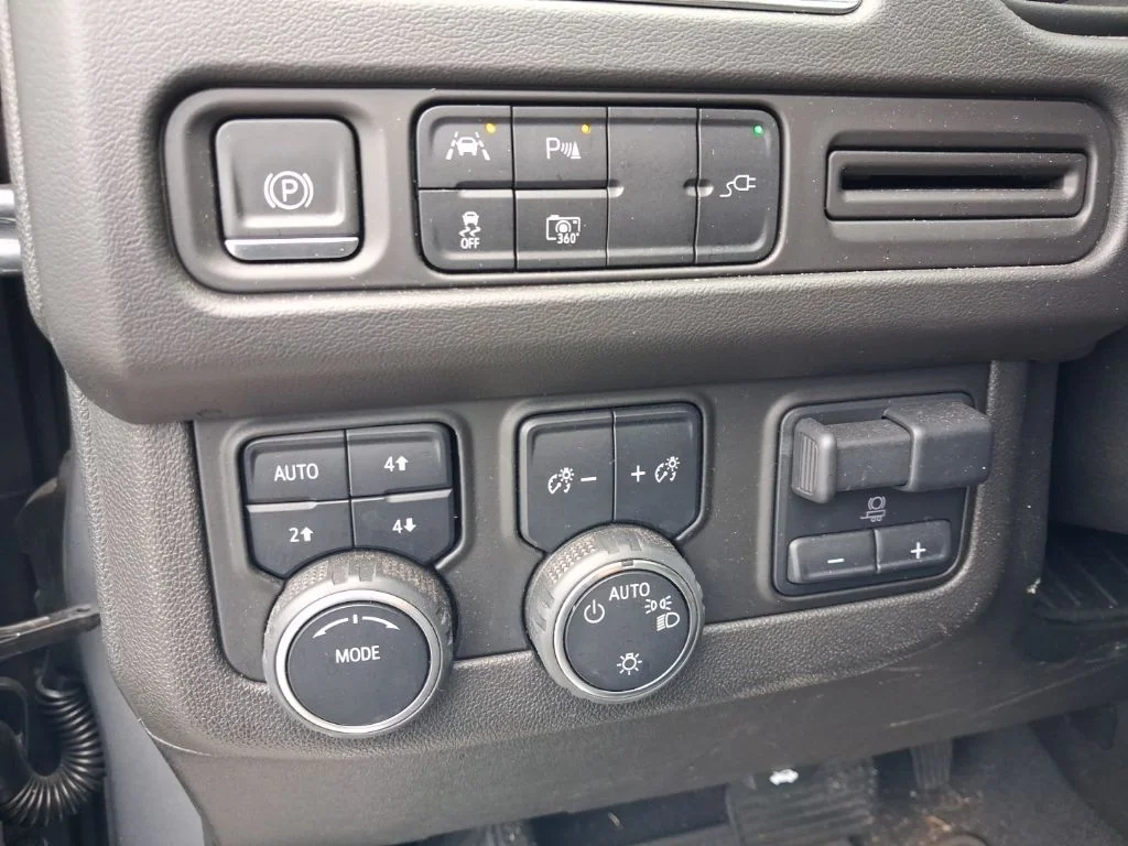 Used 2022 Gray Chevrolet RST image 31