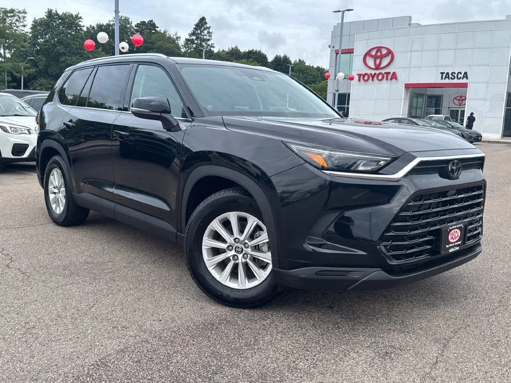 Used 2026 Black Toyota XLE image 1
