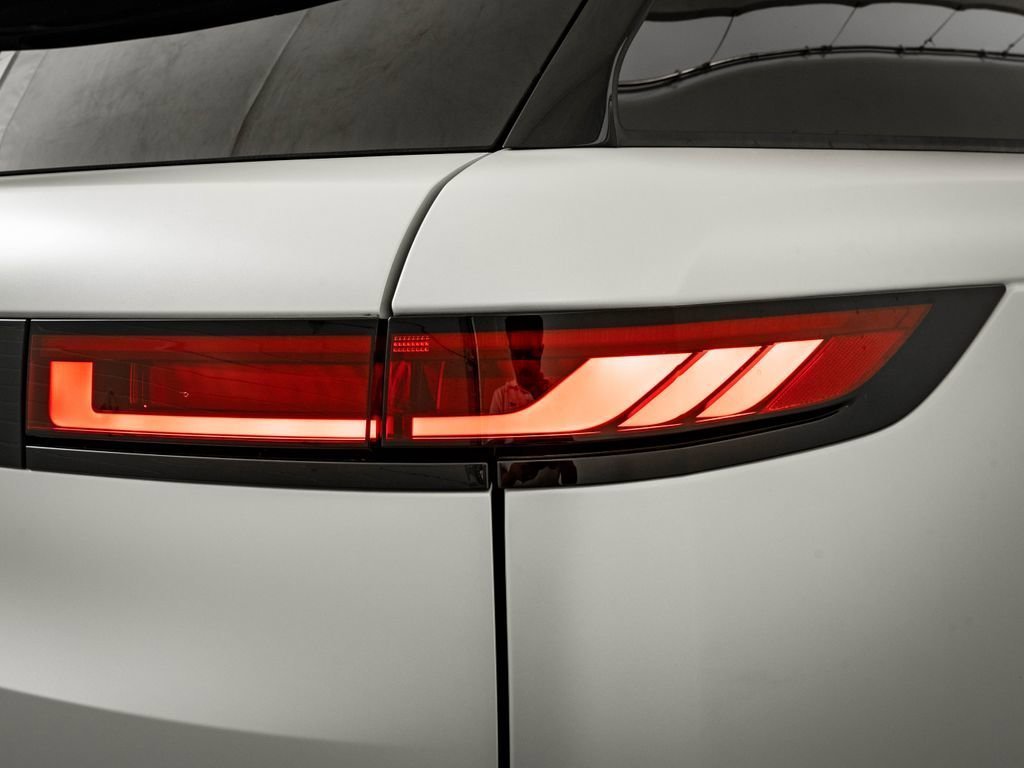 New 2026 Ethereal Frost Satin LAND ROVER  image 9