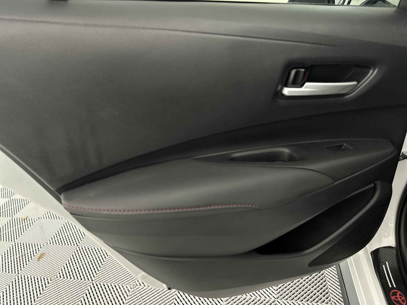 Used 2024 White Toyota SE Nightshade image 30