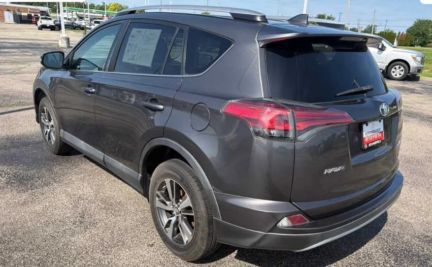Used 2018 Magnetic Gray Metallic Toyota XLE image 6