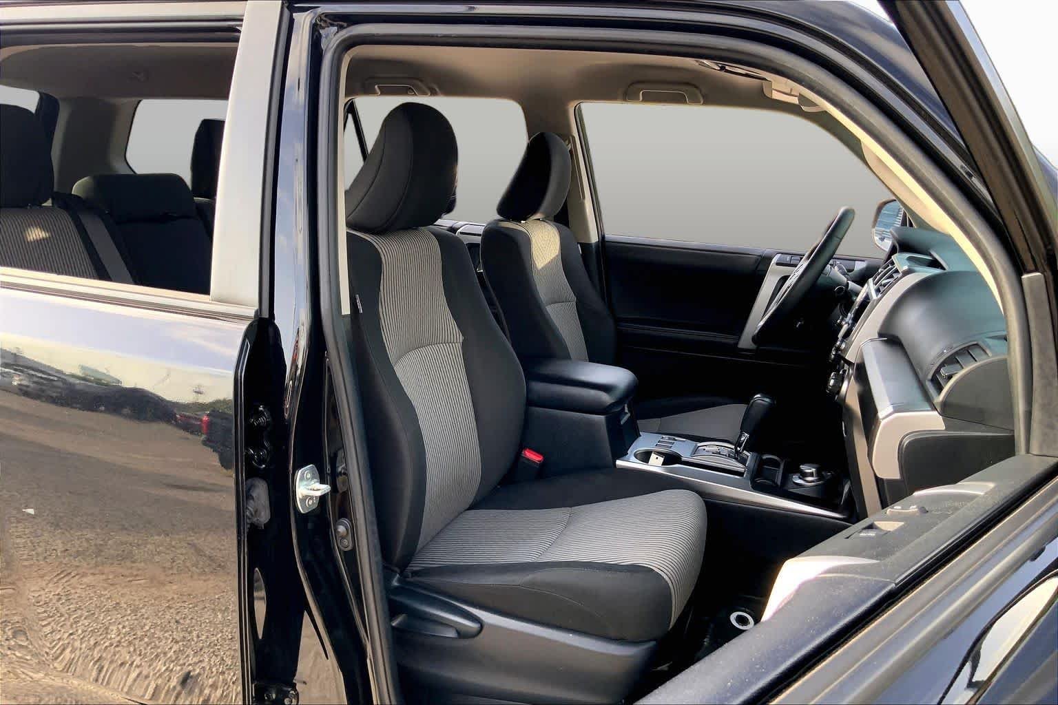 Used 2022 Midnight Black Metallic Toyota SR5 image 9