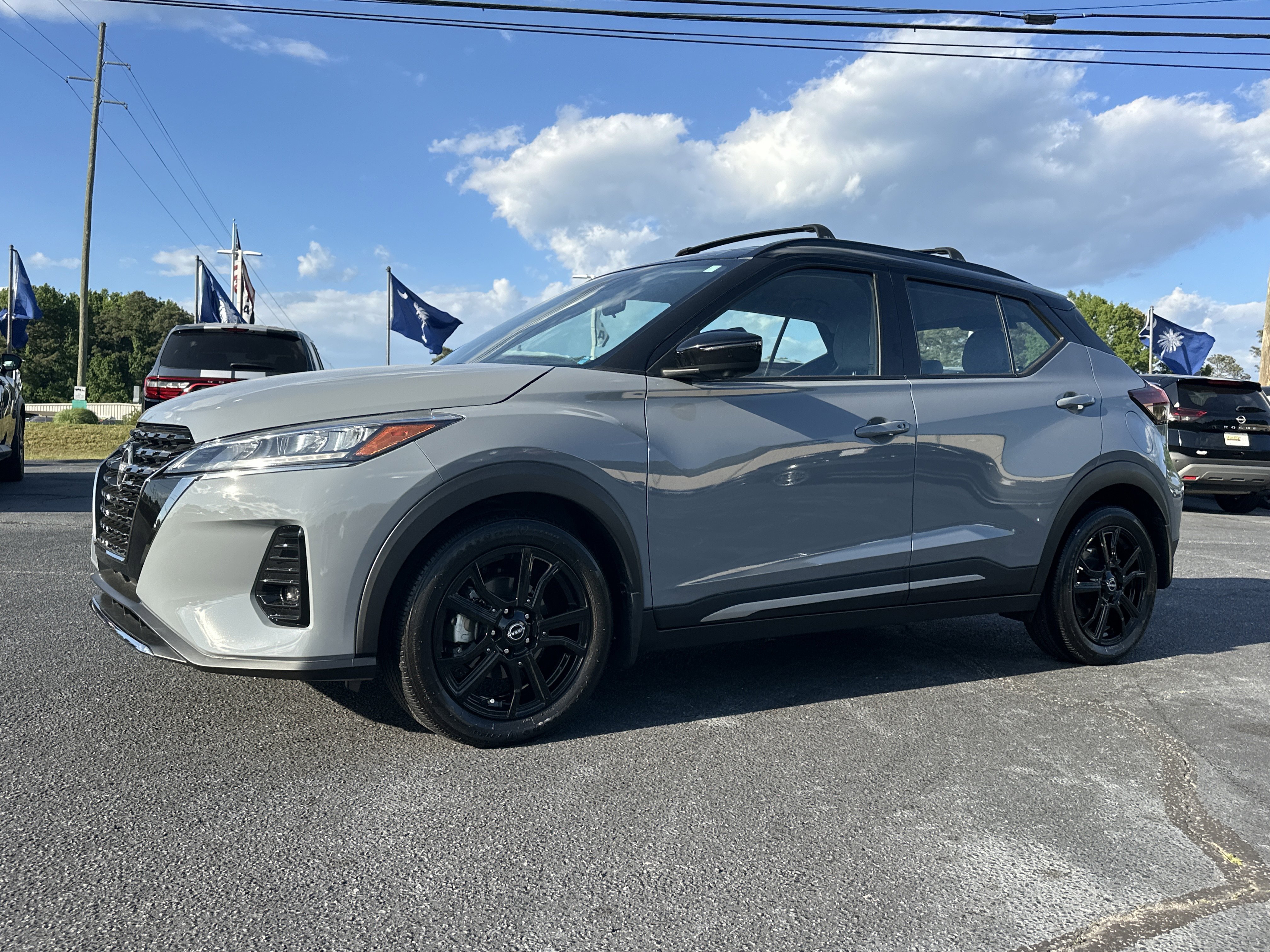 Used 2023 Gray/Super Black Nissan SR image 4