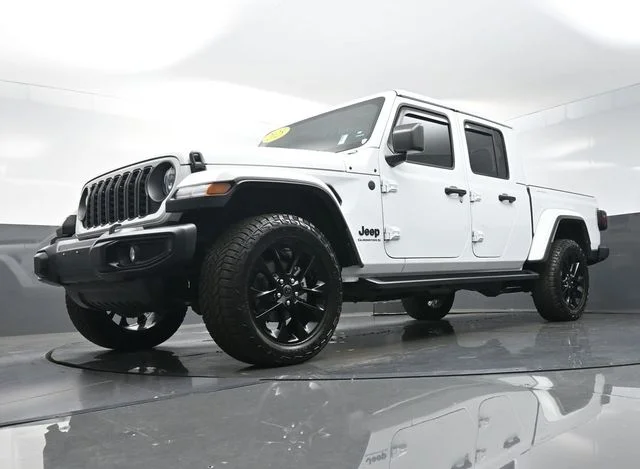 Used 2025 White Jeep Nighthawk image 33