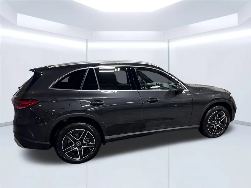 New 2027 Graphite Grey Metallic Mercedes-Benz GLC 300 image 4