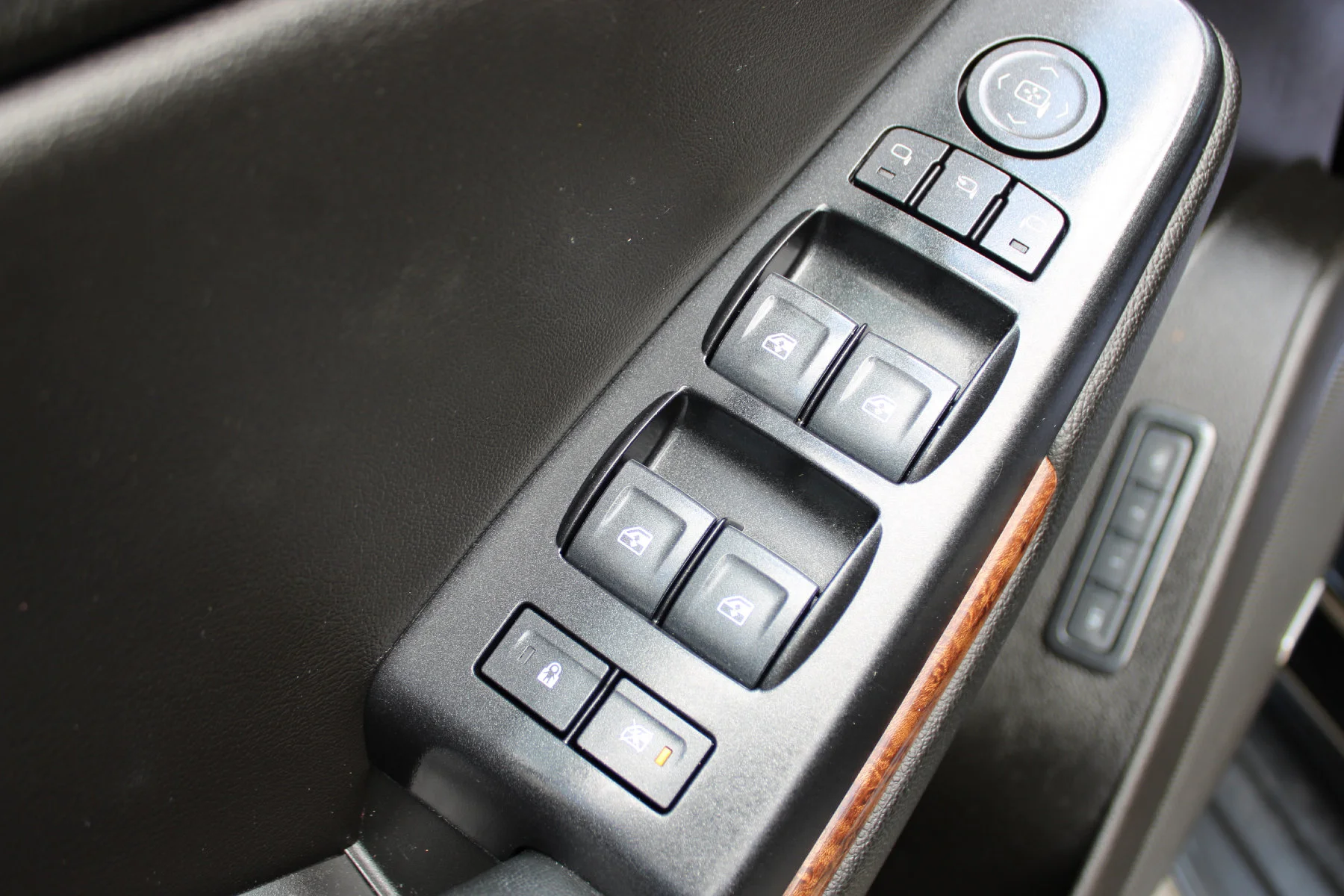 Used 2020 Black Chevrolet 2WD 4dr Premier image 16