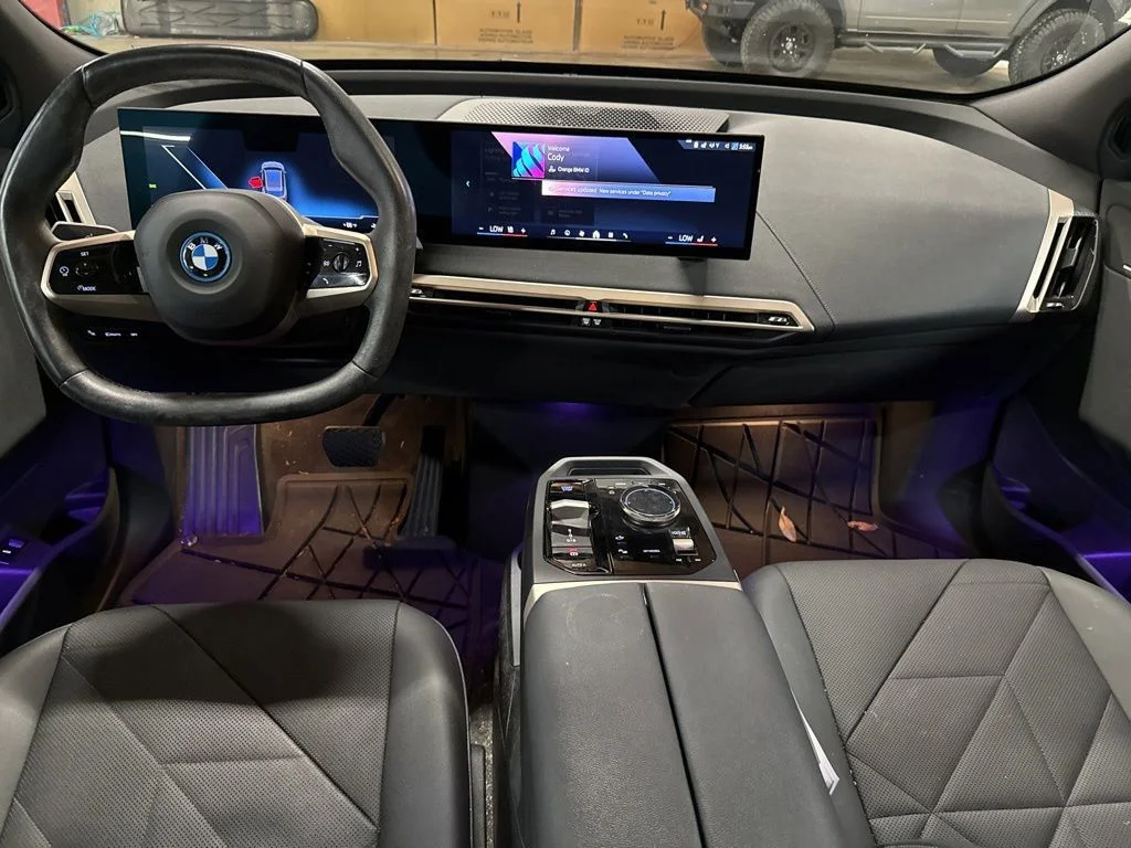 Used 2024 Gray BMW xDrive50 image 8