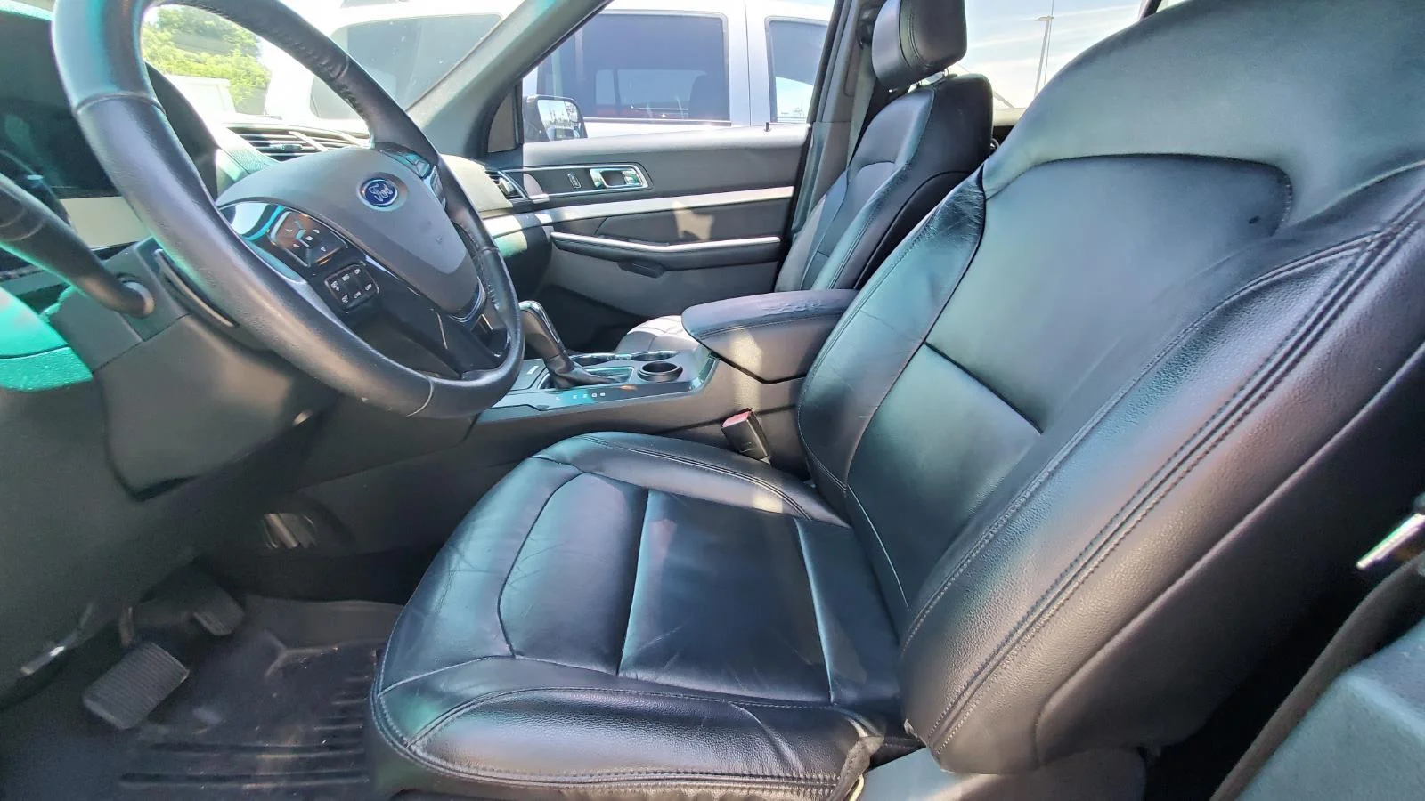 Used 2016 Shadow Black Ford XLT image 2