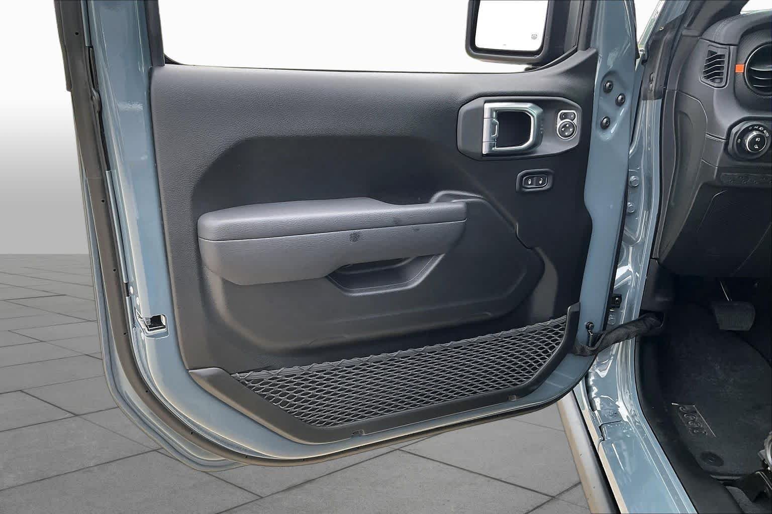 New 2026 Anvil Clearcoat Jeep Mojave image 10