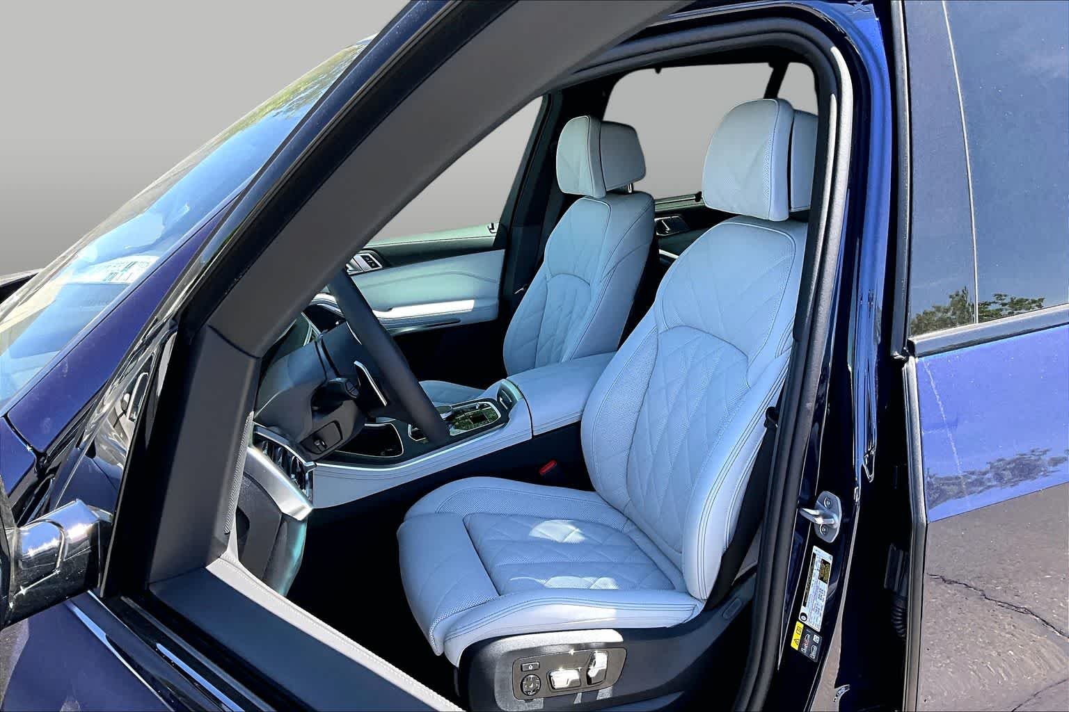 New 2026 Tanzanite Blue II Metallic BMW xDrive50e image 9
