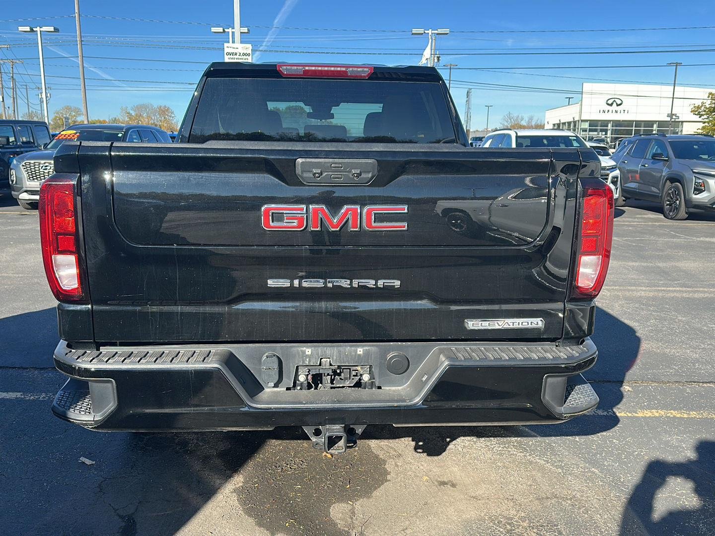 Used 2024 Onyx Black GMC Elevation image 3