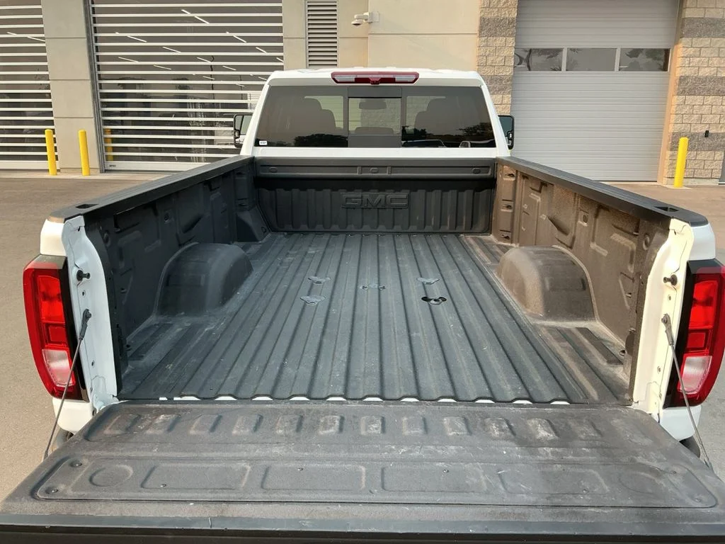 Used 2025 White GMC SLE image 23