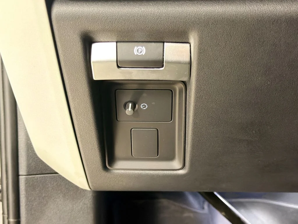 Used 2023 Gray Land Rover Standard image 11