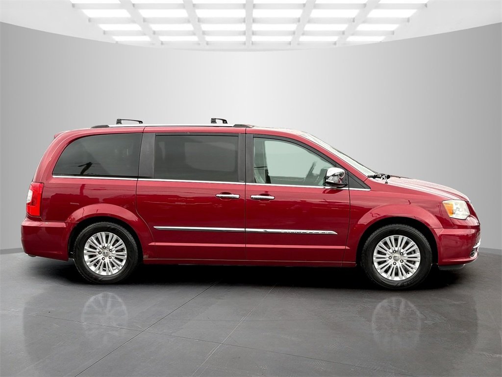 Used 2013 Chrysler Town & Country Limited with VIN 2C4RC1GG5DR727251 for sale in Shelby, OH