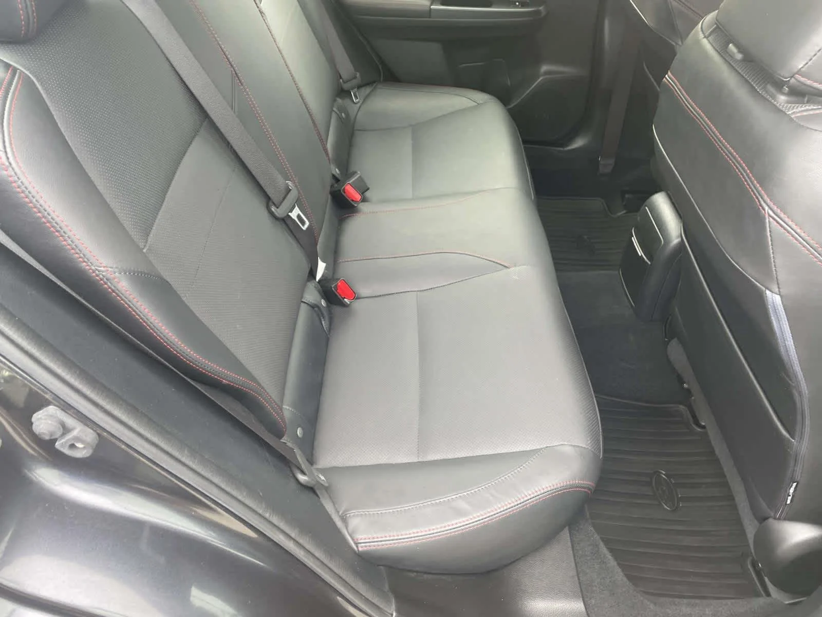 Used 2016 Dark Gray Metallic Subaru Limited image 19