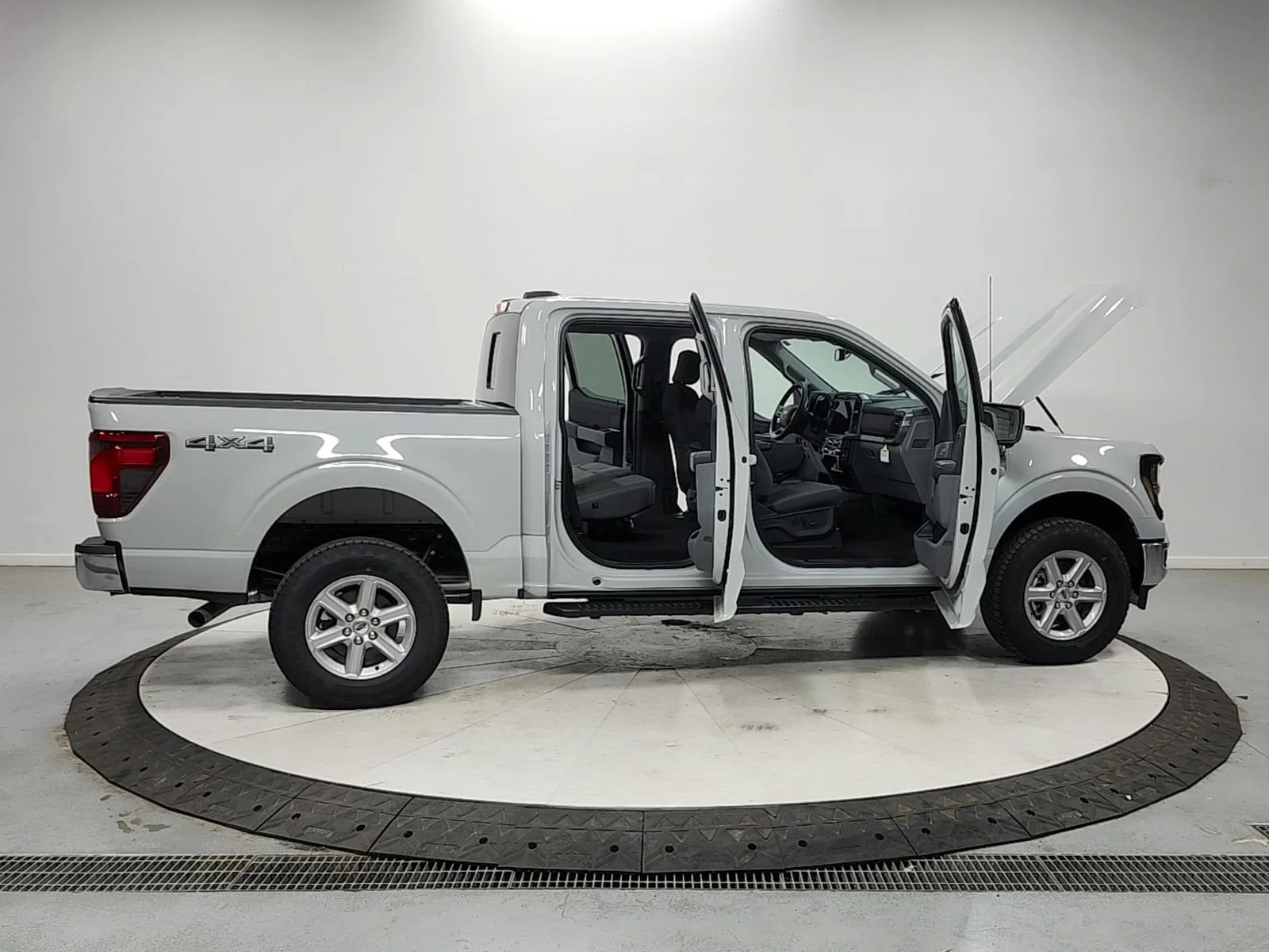 New 2026 White Ford XLT image 16