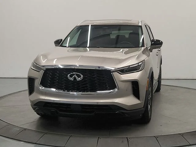 Used 2023 Silver INFINITI LUXE image 4