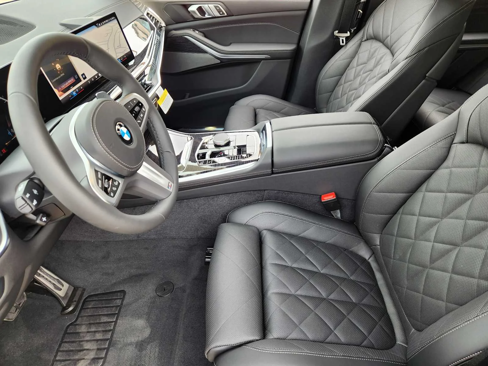 New 2026 Carbon Black Metallic BMW xDrive40i image 4