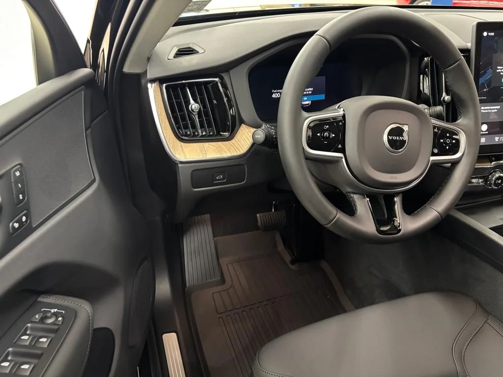 2026 Volvo XC60 Plus - Photo 10