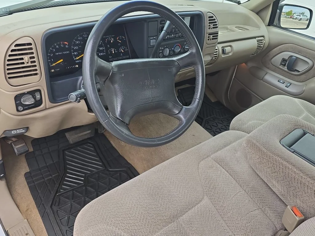 Used 1996  GMC SL image 10
