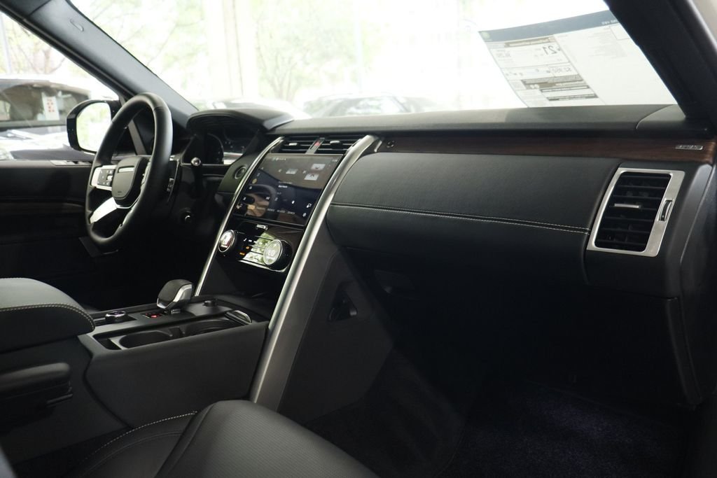 New 2026 Fuji White Land Rover Dynamic SE image 12