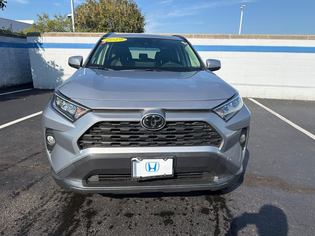 Used 2019 Silver Sky Metallic Toyota XLE Premium image 8