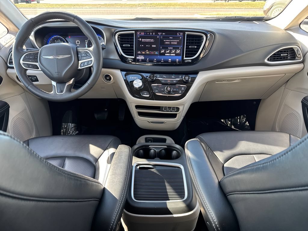 Used 2024 White Chrysler Touring L image 15