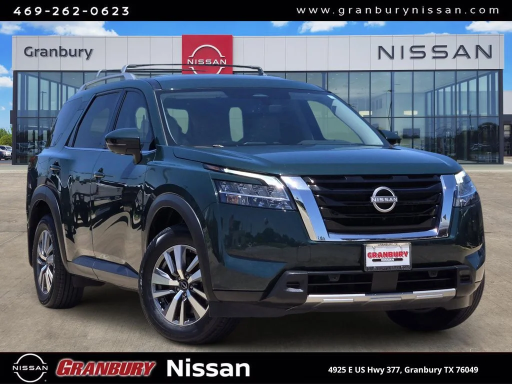 2023 Nissan Pathfinder SL 4WD's photo