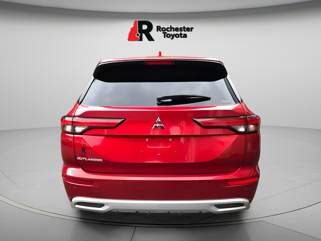 Used 2022 Red Mitsubishi SEL image 6