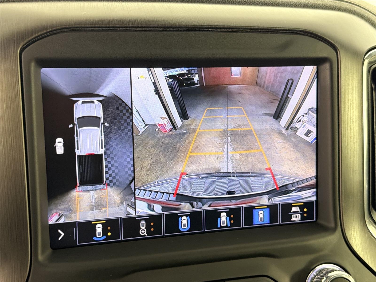 Used 2022 Summit White GMC AT4 image 32