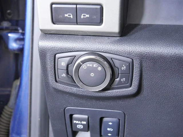 Used 2016 Blue Ford Lariat image 23